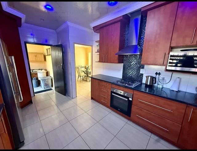 3 BEDROOM HOUSE FOR SALE IN VANDERBIJLPARK CW 4